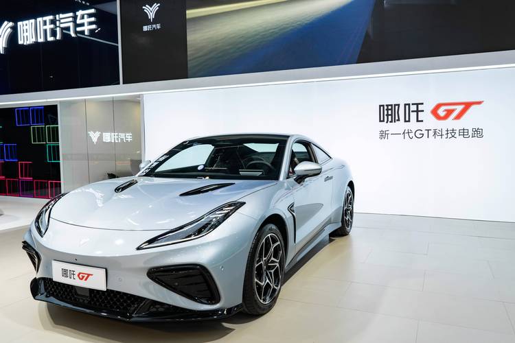 惠州223哪吒汽车在智能汽车领域的表现，领途汽车在新能源汽车市场中的影响力